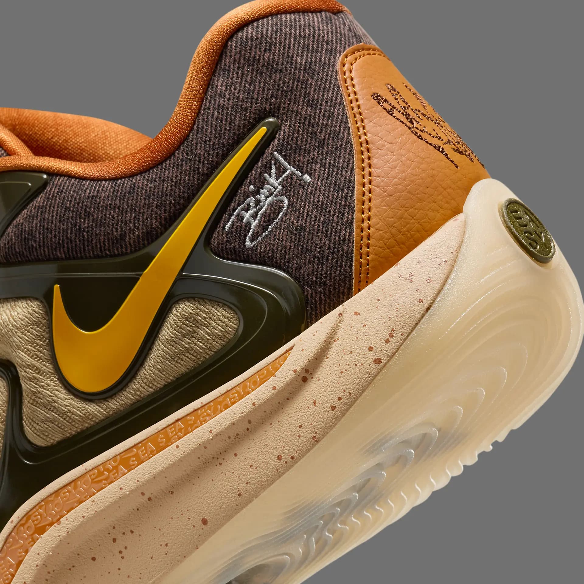 کفش بسکتبال نایکی کِی دی 17 رنگ کرم Nike kd17 — تصویر ۷