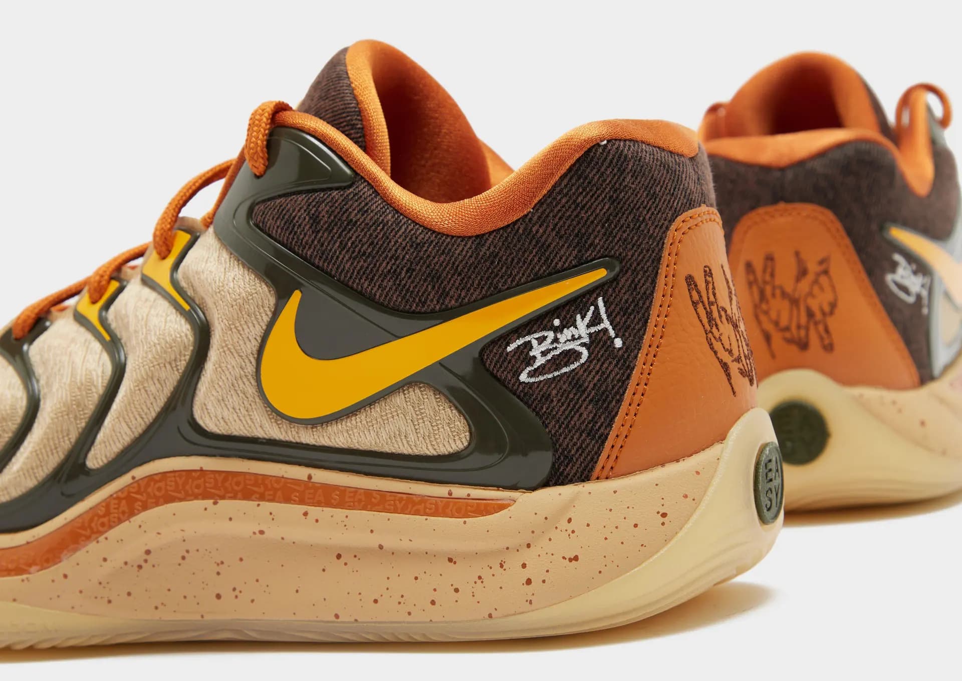 کفش بسکتبال نایکی کِی دی 17 رنگ کرم Nike kd17 — تصویر ۶