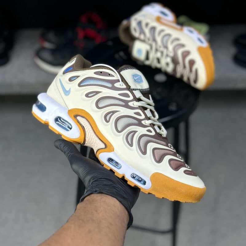 نایک ایرمکس پلاس تی ان NIKE AIR MAX PLUS TN – PHANTOM CACAO WOW