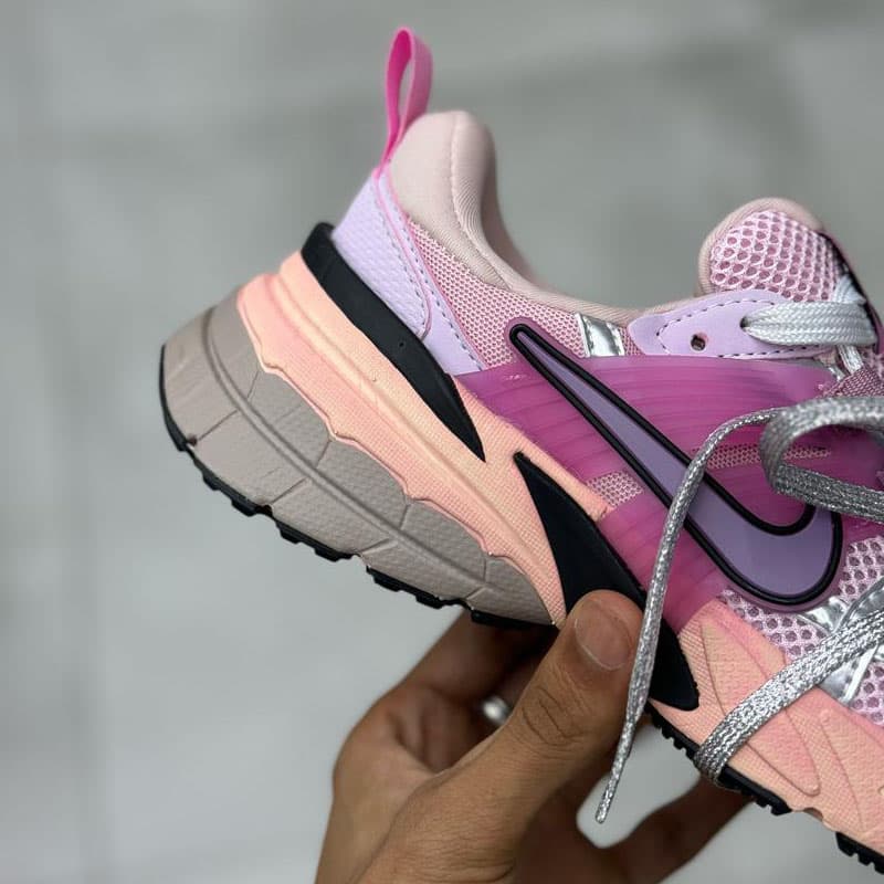 نایک وی تو کی ران Nike v2k run — تصویر ۲
