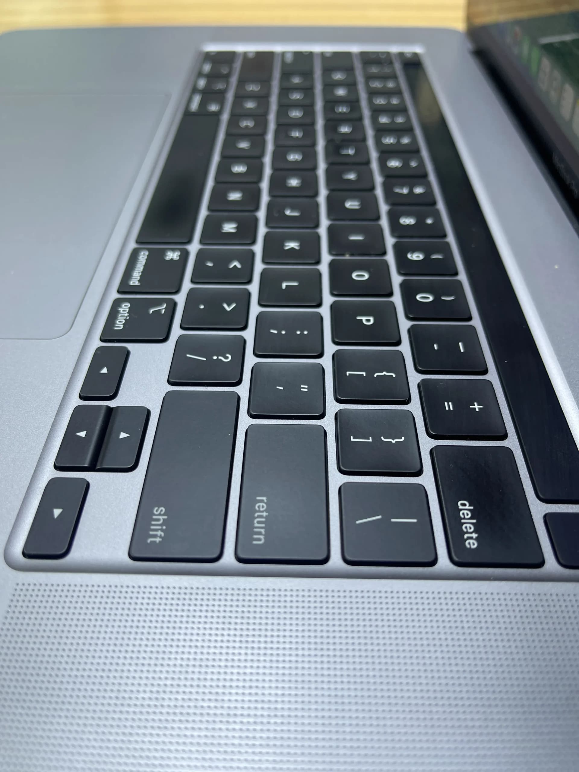 مک بوک پرو استوک 16 اینچی اپل مدل MacBook Pro (A2141) 2019- Core i7- 16/512GB- خاکستری — تصویر ۴