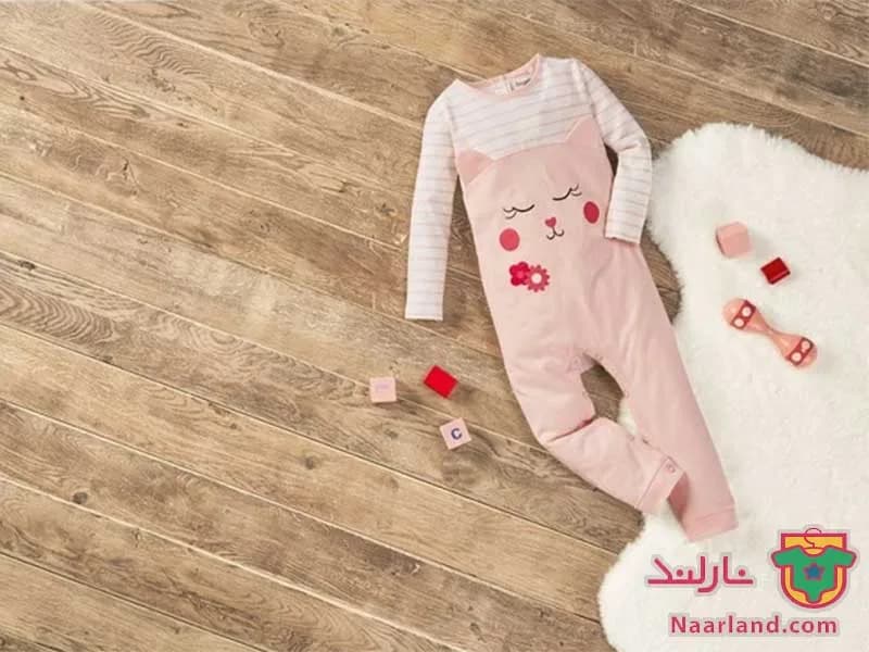 سرهم نوزادی بدون جوراب لوپیلو سفید صورتی طرح گربه — تصویر ۴