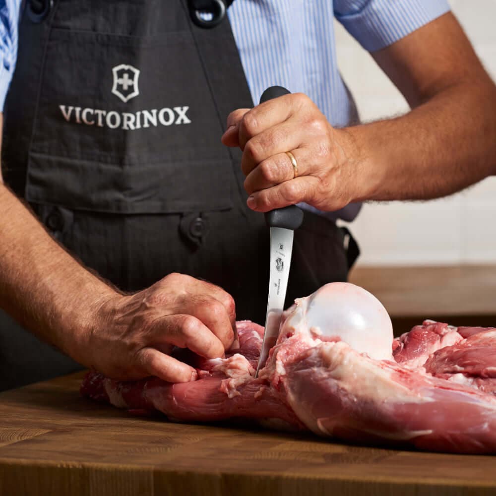 چاقوی بیخصی هلالی برند ویکتورینوکس اصل سوئیس 15 سانتی متری (سایز6) مدل 5.6603.15 – Victorinox Fibrox Semi-Stiff 5.6603.15 15cm — تصویر ۴