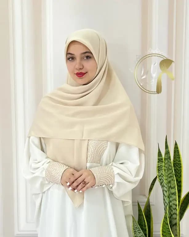 روسری حریرکرپ کشدار / بدون کش کرم استخوانی — تصویر ۳