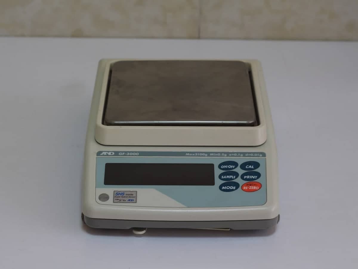 ترازوی آزمایشگاه و زرگری AND مدل GF3000