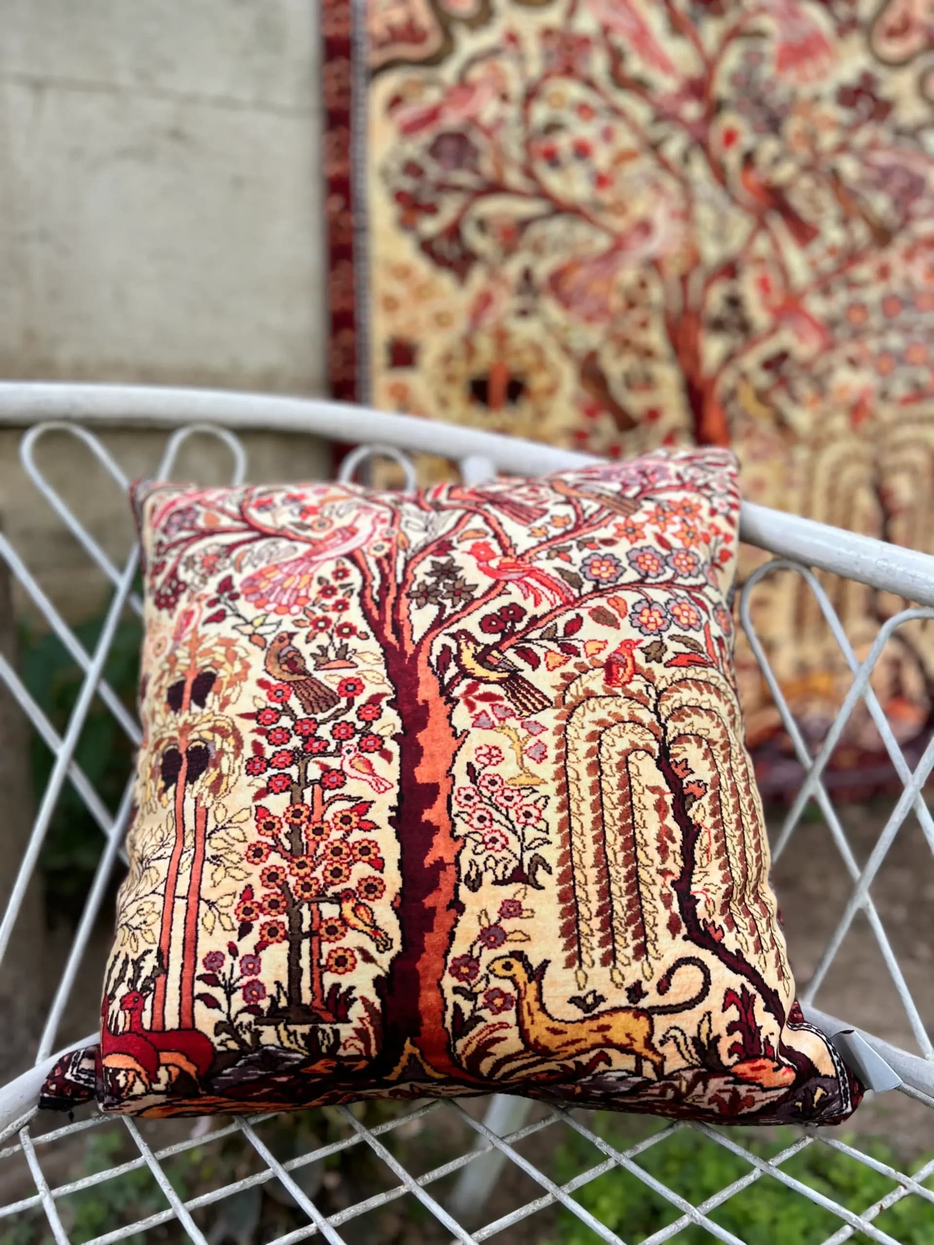 کوسن مخمل طرح سنتی کد 52 — تصویر ۳