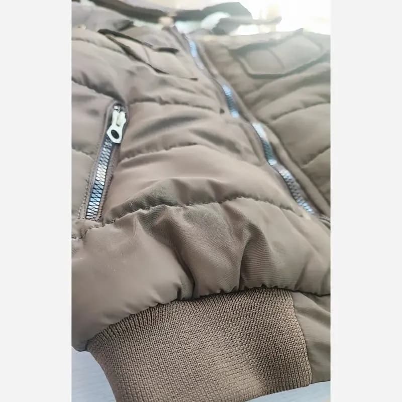کاپشن خلبانی گرم بچگانه زمستانی کلاهدار رنگ قهوه ای شکلاتی سایز 50 تا 60 — تصویر ۳