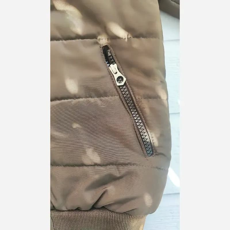 کاپشن خلبانی گرم بچگانه زمستانی کلاهدار رنگ قهوه ای شکلاتی سایز 50 تا 60 — تصویر ۶