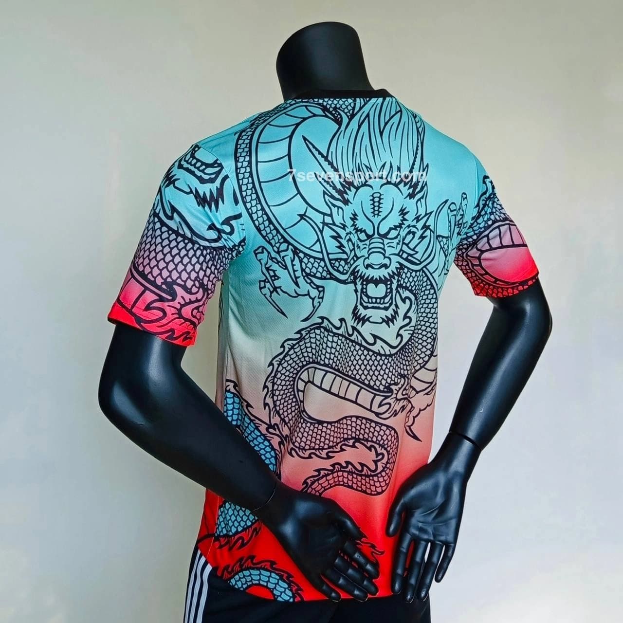 کیت رئال مادرید دراگون فیروزهای قرمز کانسپت 2025 — تصویر ۲