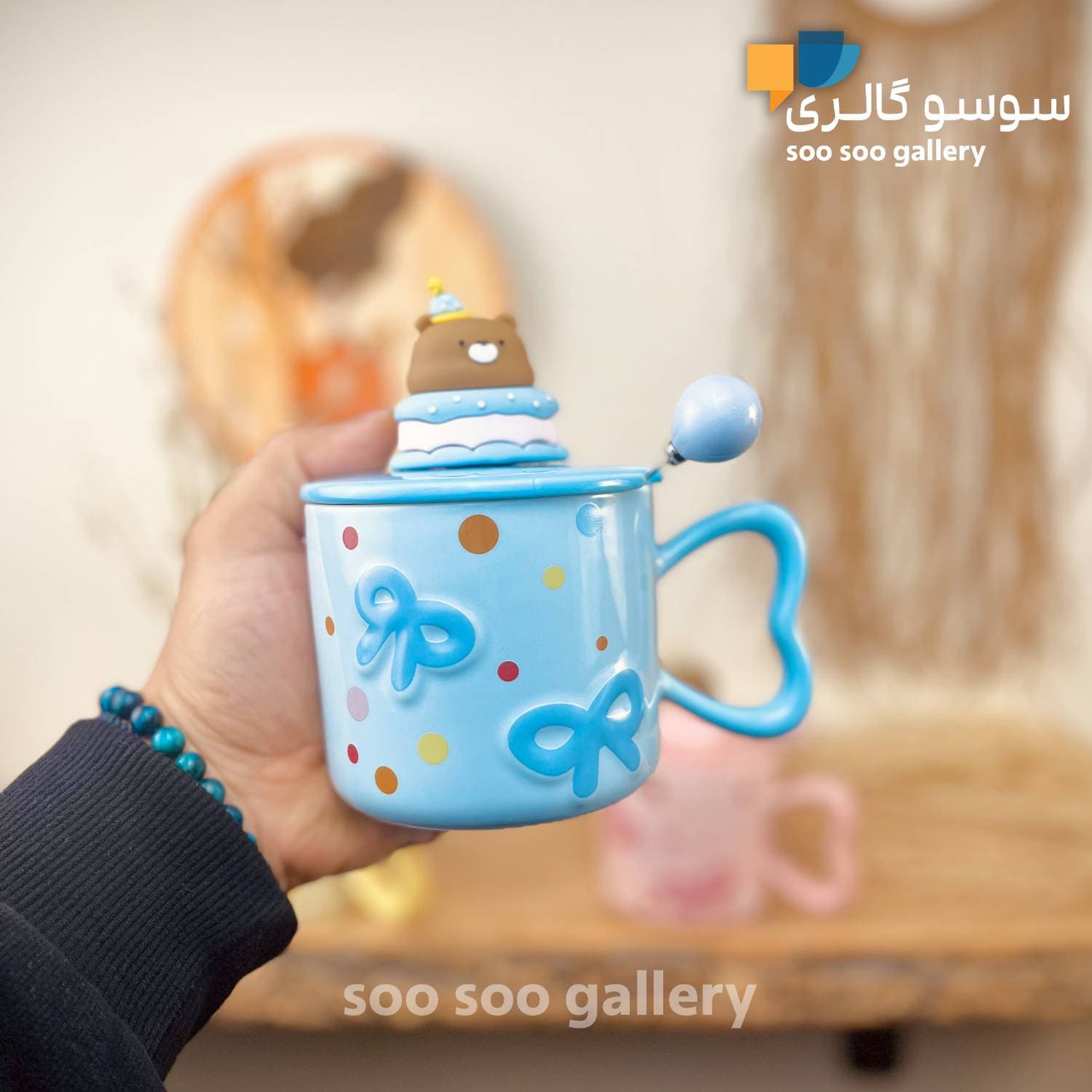 ماگ کیک تولد خرس دسته قلبی سرامیکی طرح پاپیون — تصویر ۳
