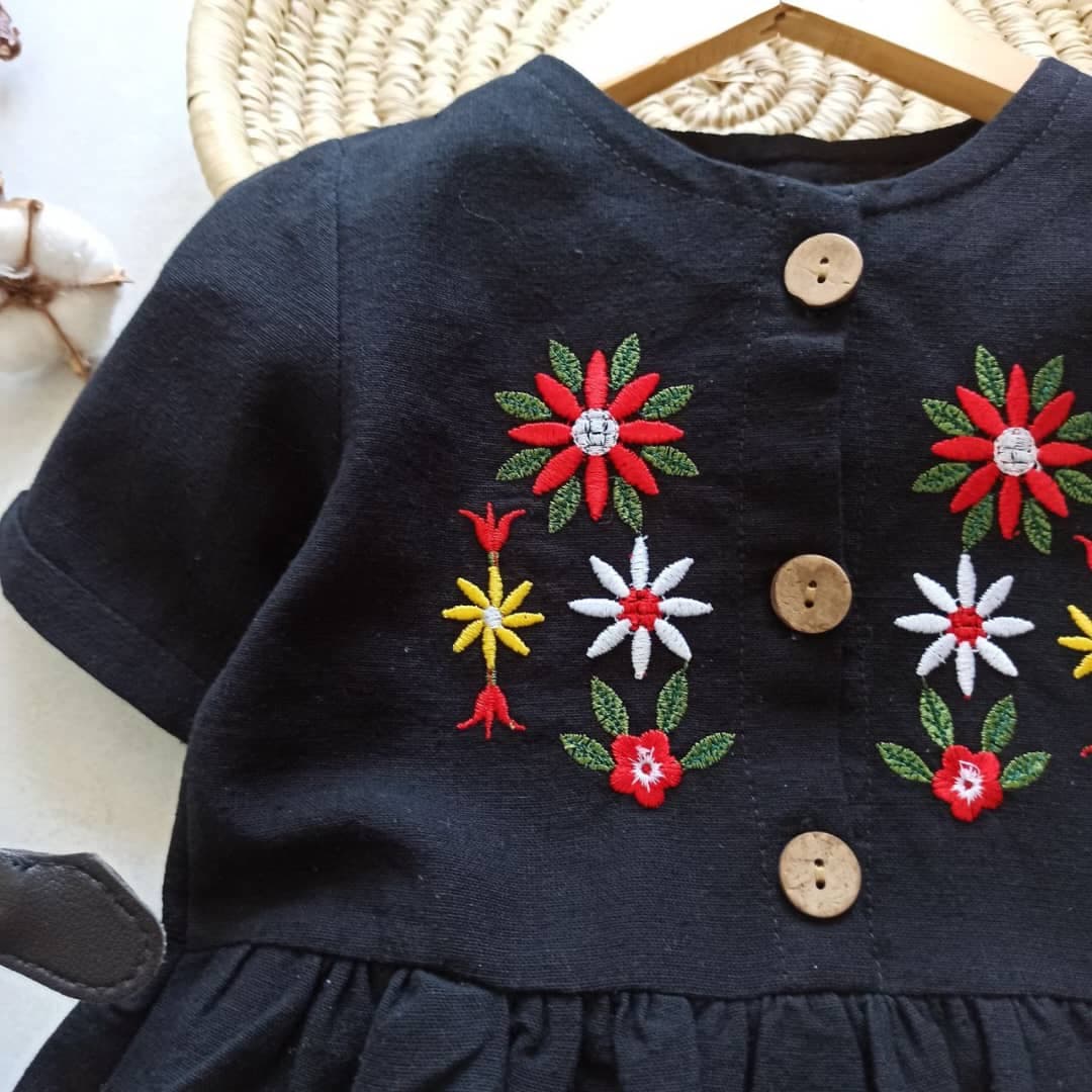 پیراهن مشکی گلدوزی — تصویر ۳