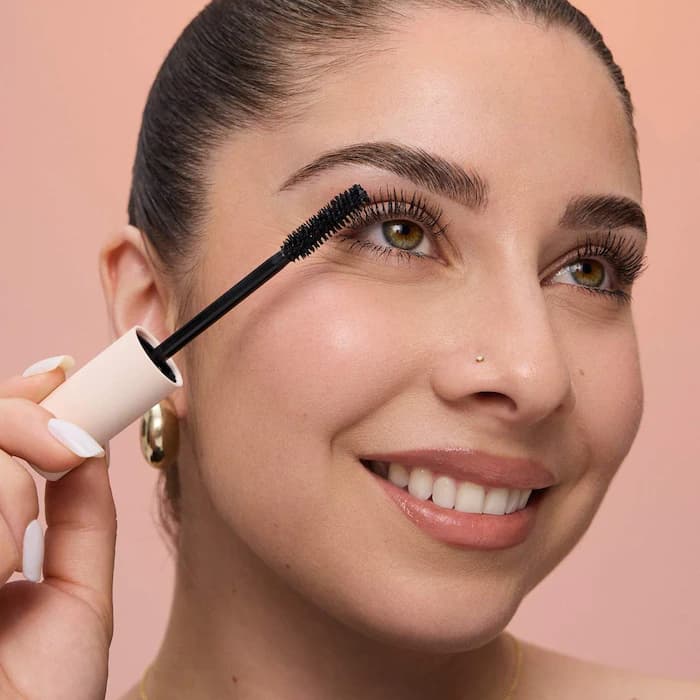 ریمل حجم دهنده پرفکت استروکز ریر بیوتی بای سلنا گومز|Rare Beauty by Selena Gomez Perfect Strokes Universal Volumizing Mascara — تصویر ۶
