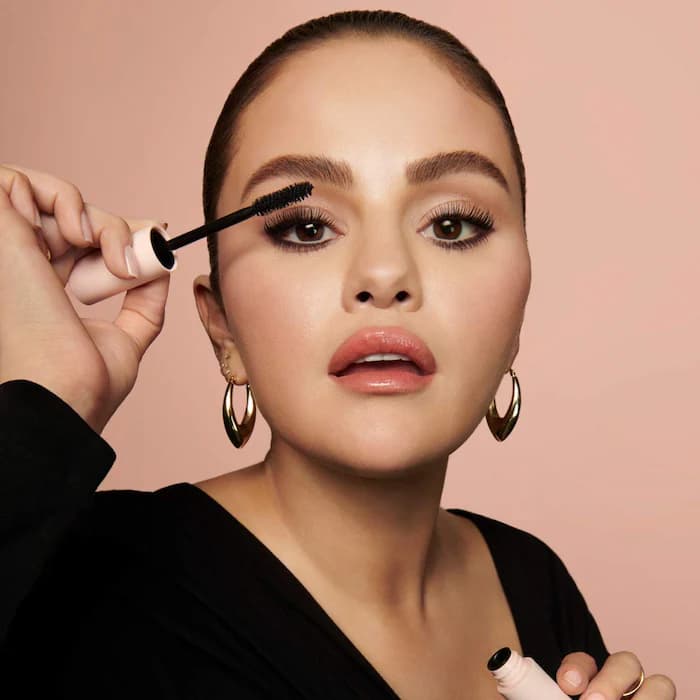 ریمل حجم دهنده پرفکت استروکز ریر بیوتی بای سلنا گومز|Rare Beauty by Selena Gomez Perfect Strokes Universal Volumizing Mascara — تصویر ۳