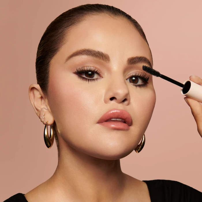 ریمل حجم دهنده پرفکت استروکز ریر بیوتی بای سلنا گومز|Rare Beauty by Selena Gomez Perfect Strokes Universal Volumizing Mascara — تصویر ۲