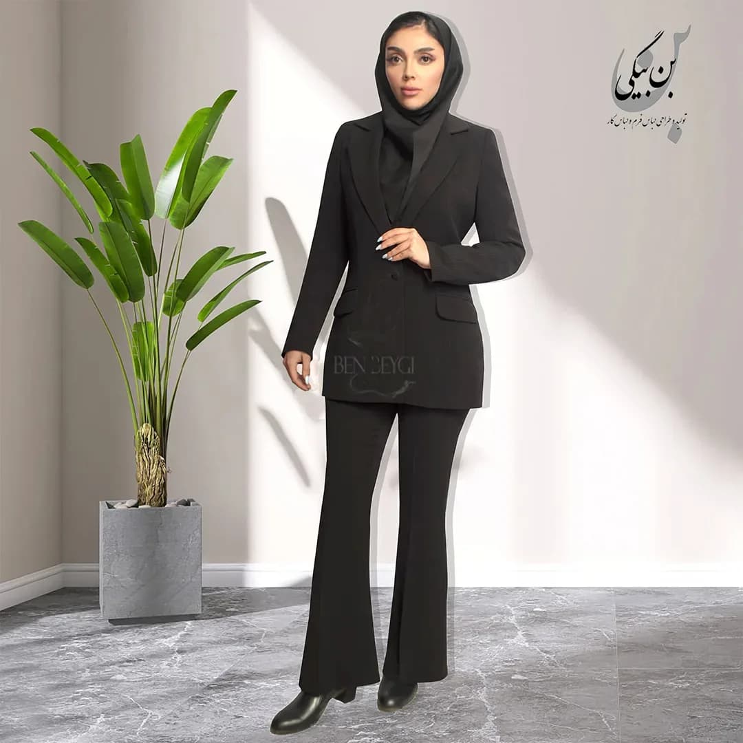 مانتو شلوار اداری مشکی خطوط قرمز یقه انگلیسی باز تک دکمه پارچه کرپ ژاپن کد 32459