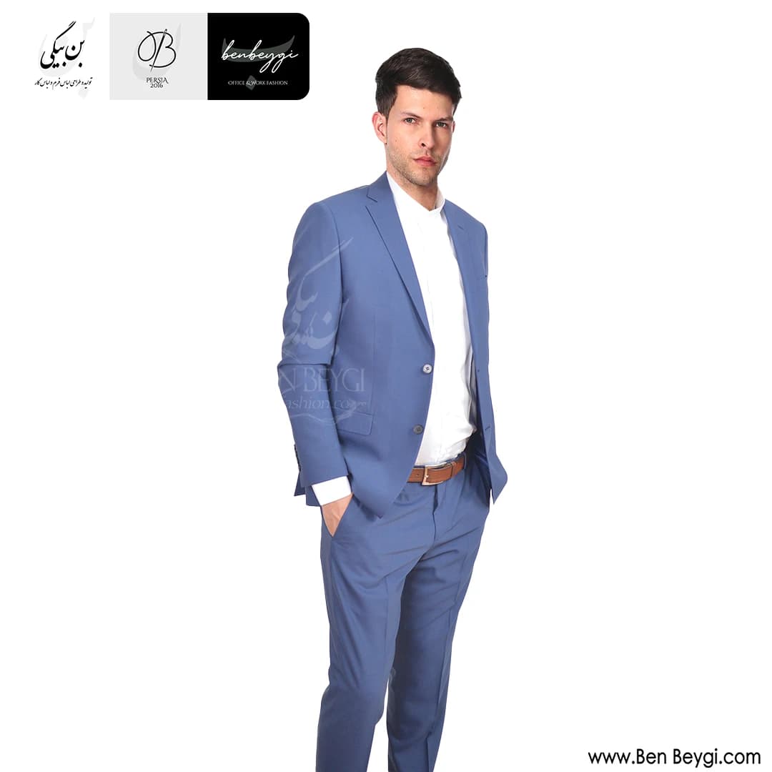 کت و شلوار مردانه اداری پارچه فاستونی رنگ آبی روشن یقه انگلیسی 30562 — تصویر ۲