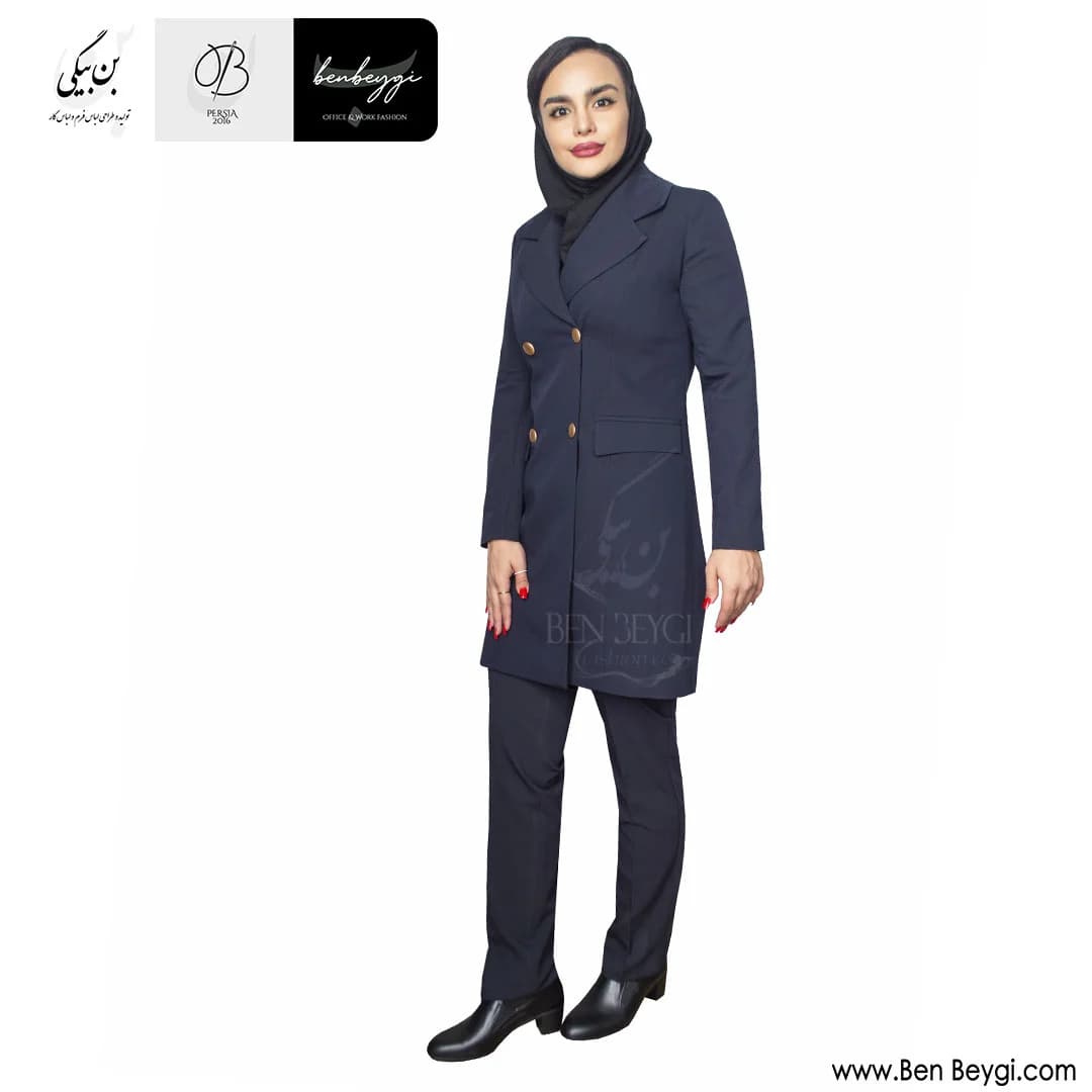 مانتو شلوار اداری مشکی یقه انگلیسی روهمگرد چهار دکمه پارچه فیونا کد 29366 — تصویر ۳