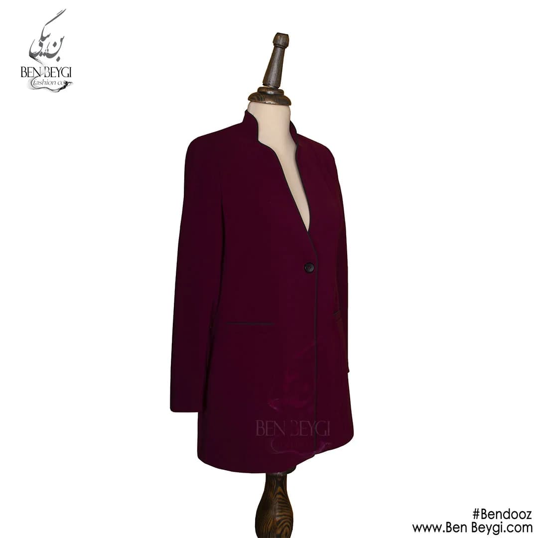 مانتو شلوار اداری زرشکی یقه ایستاده تک دکمه مغزی دوزی کرپ کنزو کد 25860 — تصویر ۵