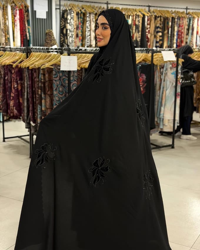چادر دوخت سنتی ایرانی پرادو گلدوزی 4 — تصویر ۲