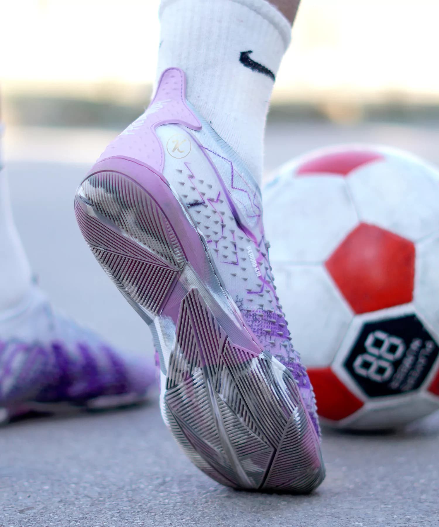 کفش سالنی آدیداس پردیتور فریک سفید بنفش Adidas Predator Freak — تصویر ۵