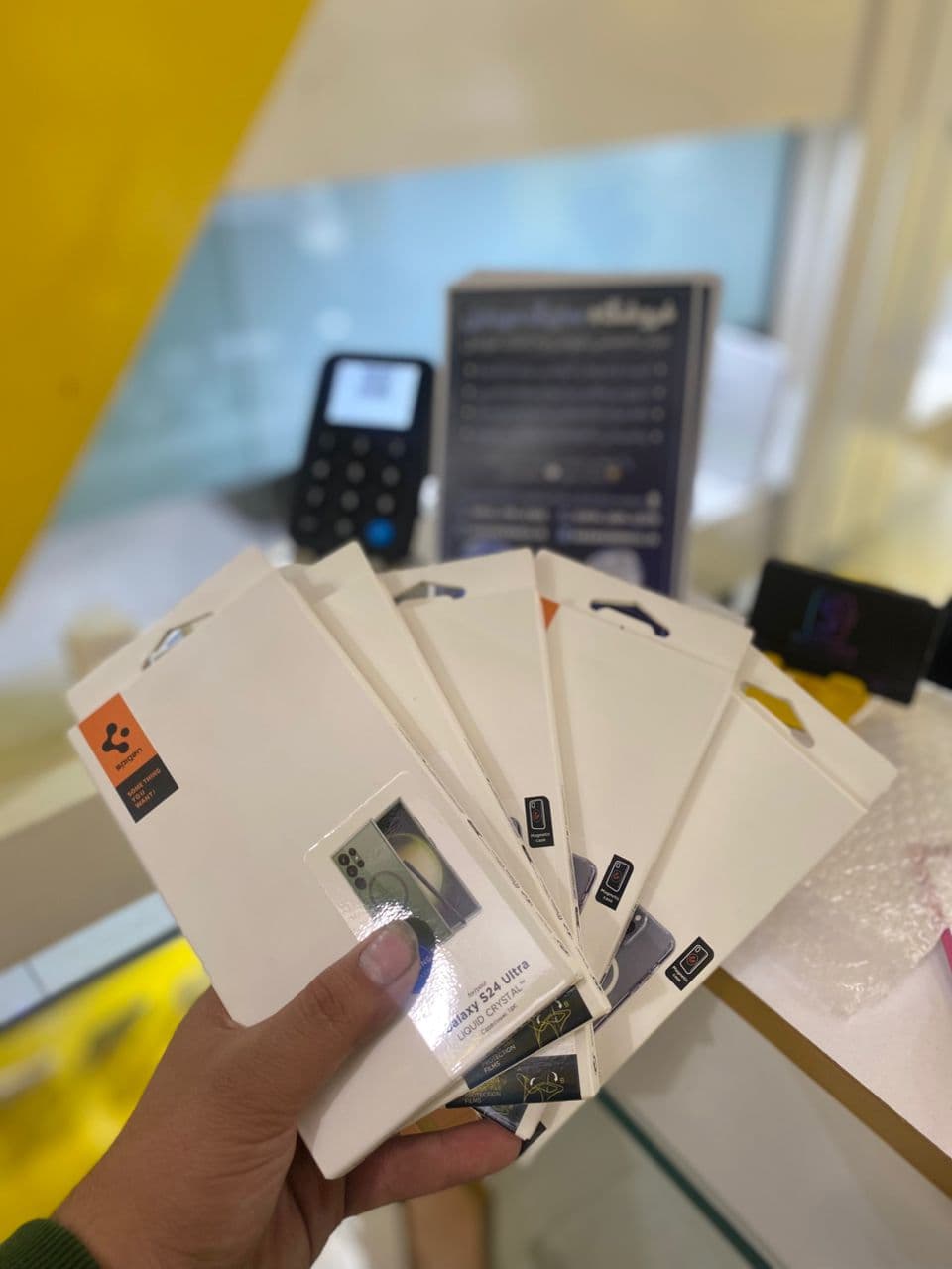 کاور اورجینال اسپیگن مدل ultra hybrid شفاف مناسب آیفون 17 نرمال/17Normal — تصویر ۳