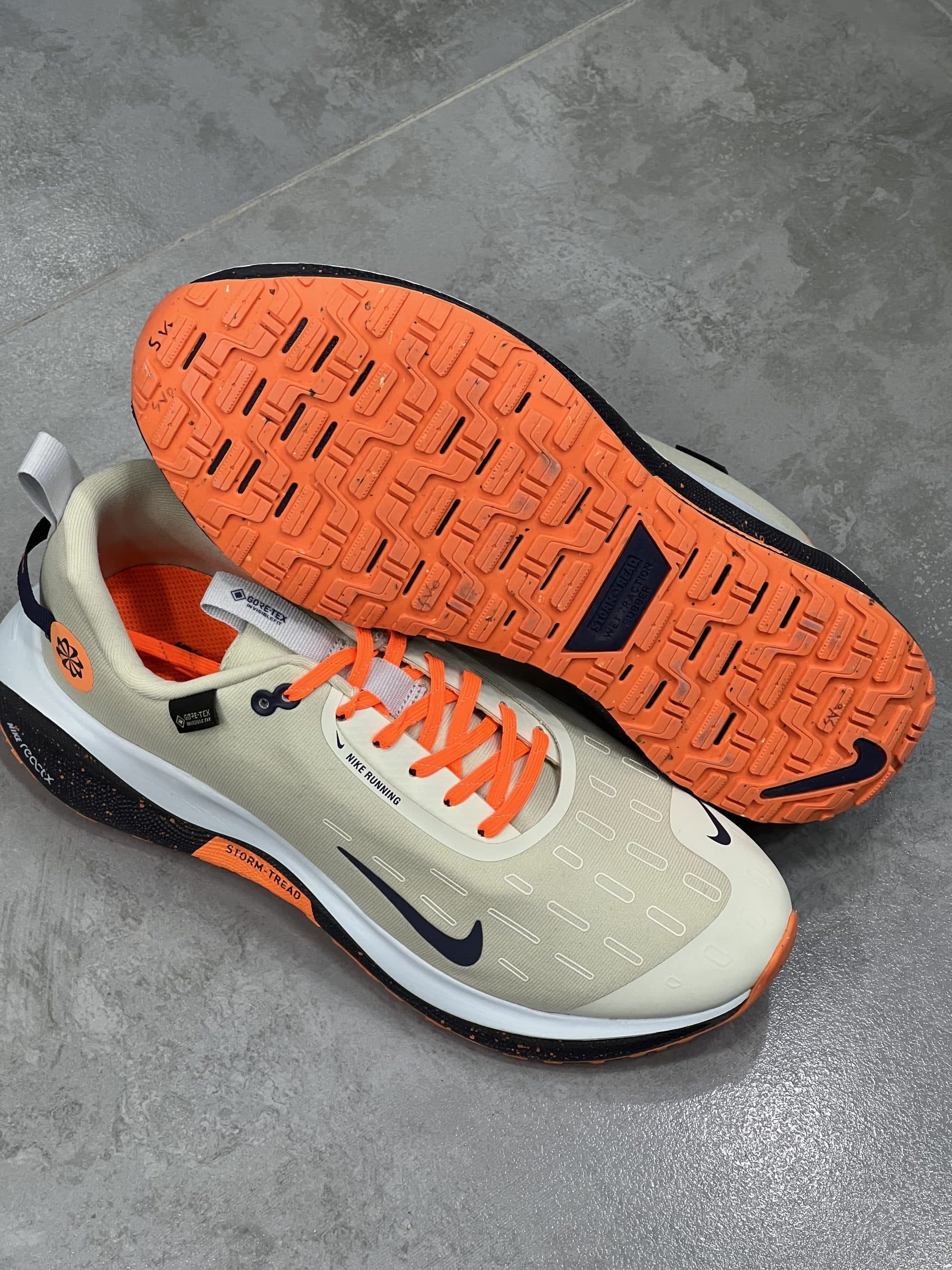 نایک اینفینیتی ران گورتکس ( ضدآب ) رنگ کرم NIKE INFINITY RUN 4 GORE-TEX — تصویر ۴