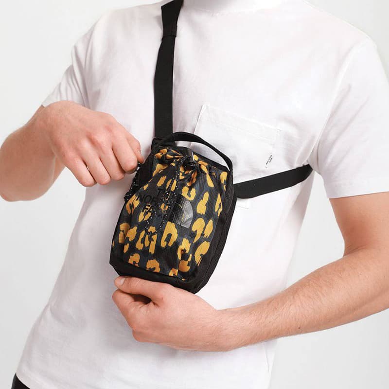 کیف رودوشی نورث فیس مدل Bozer pouch Crossbody — تصویر ۳