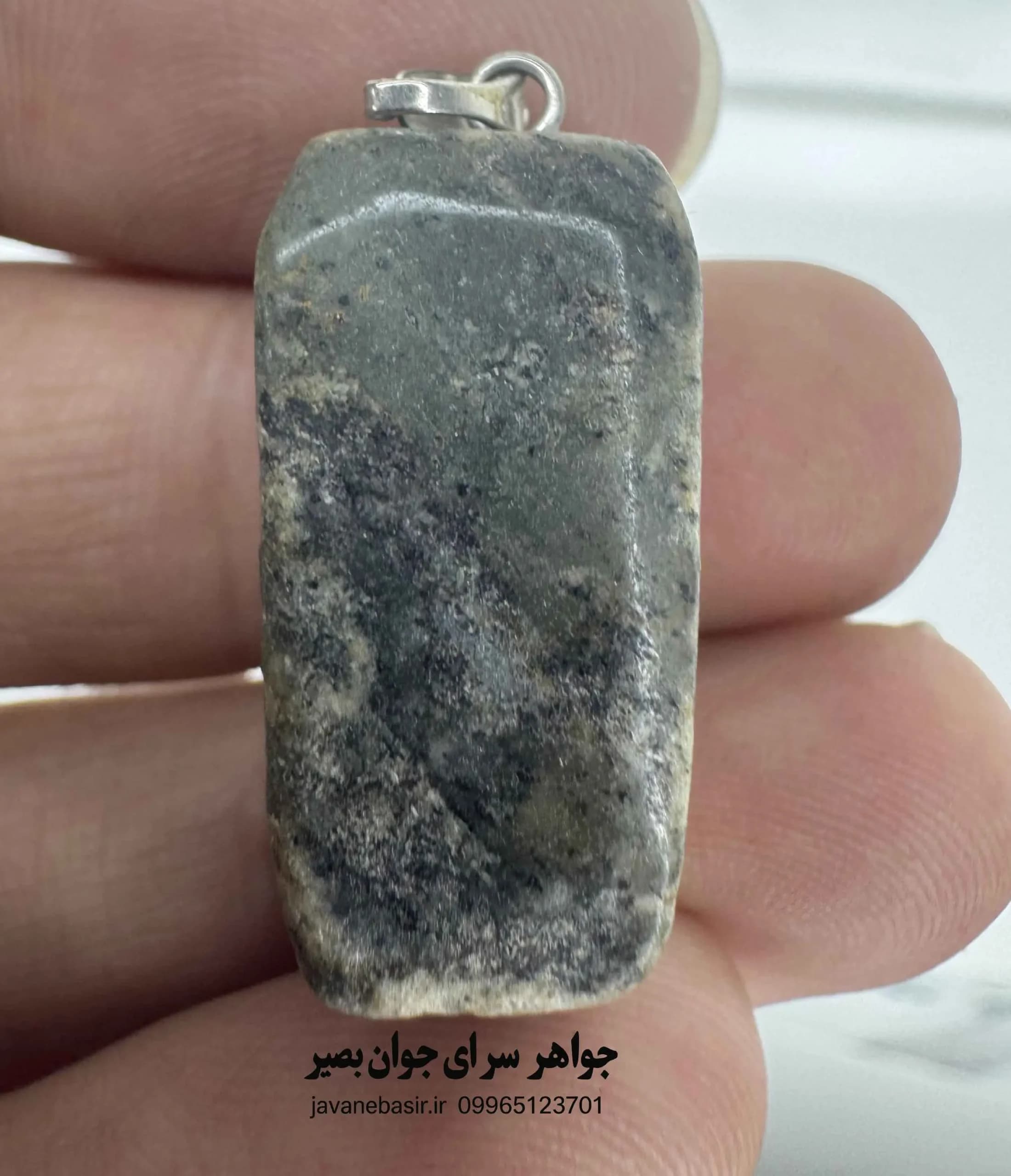 آویز یشم کهن افغانستان با نقش طبیعی و انرژی ناب