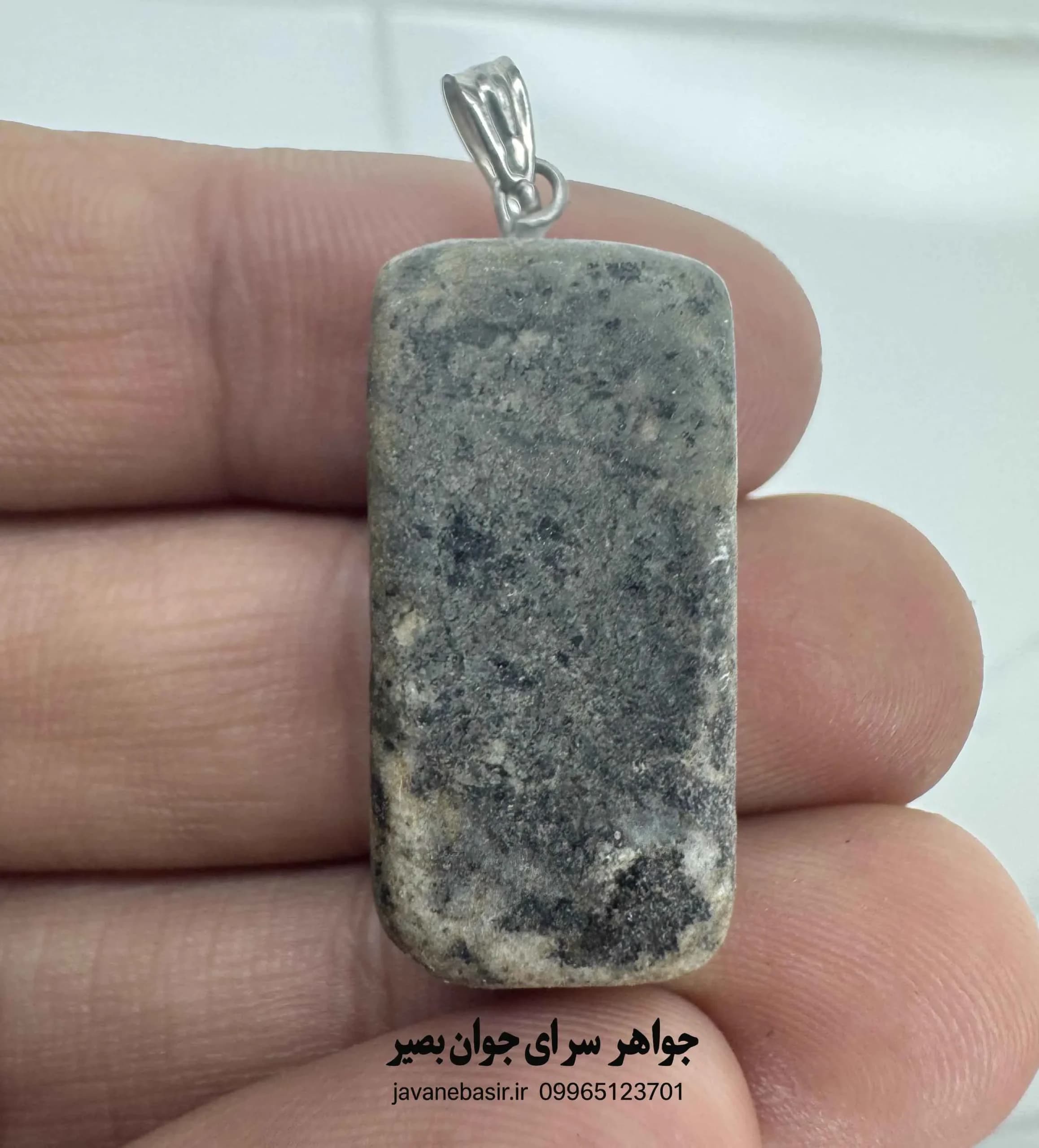 آویز یشم سبز افغانستان با نقش طبیعی | سنگ کمیاب روحانی با کیفیت عالی برای حکاکی