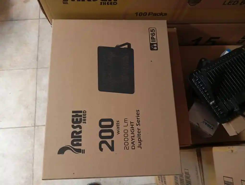 پروژکتور 200 وات پارسه شید مدل ژوپیتر | IP65 – رنگ نور مهتابی — تصویر ۷