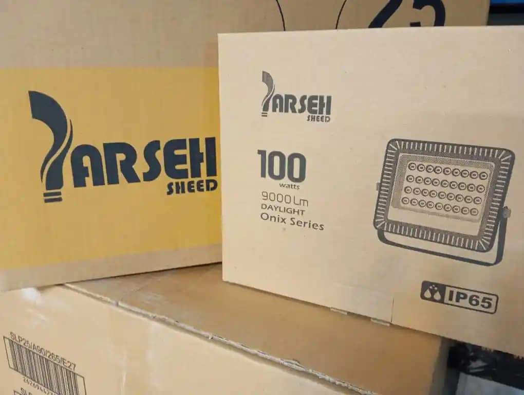 پروژکتور 100 وات پارسه شید مدل اونیکس رنگ نور مهتابی IP65 — تصویر ۲