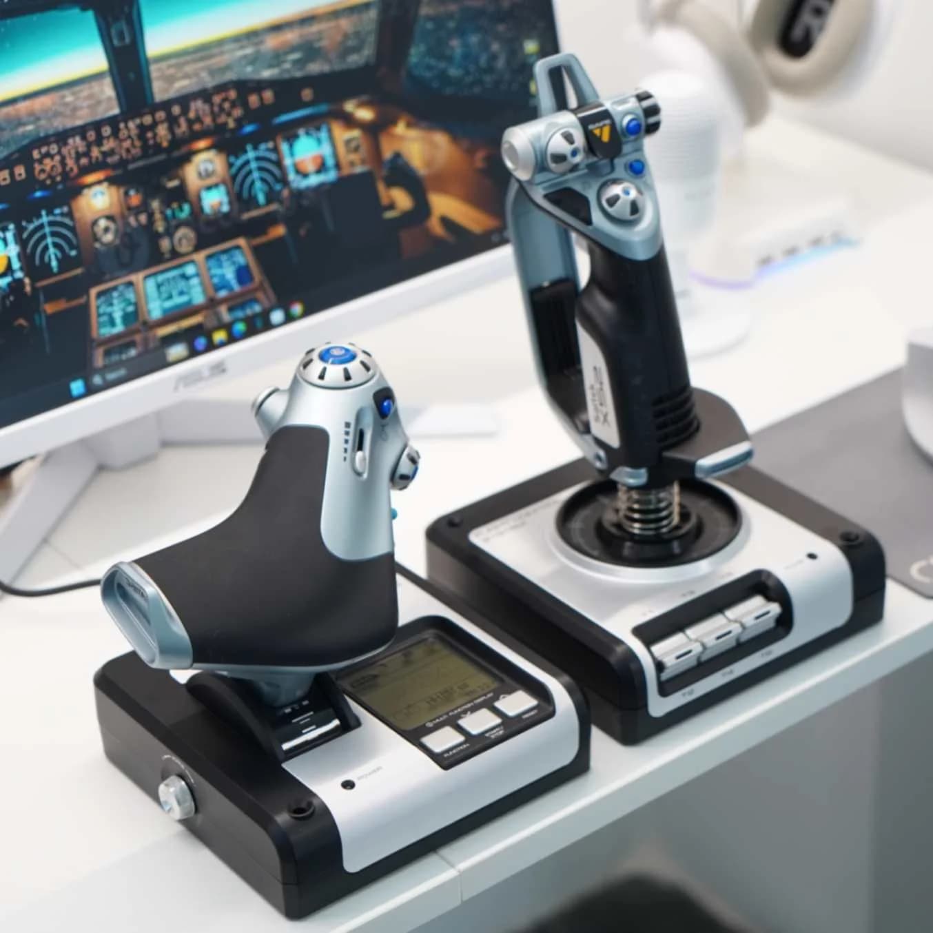 سیستم کنترل پرواز Logitech G Saitek X52 HOTAS — تصویر ۲