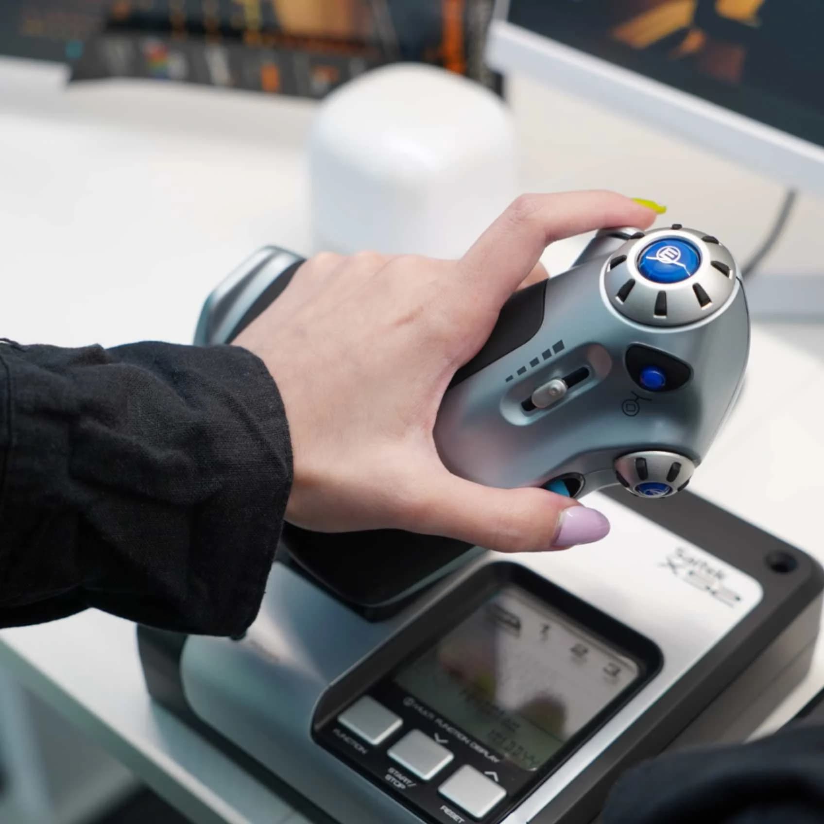 سیستم کنترل پرواز Logitech G Saitek X52 HOTAS — تصویر ۴