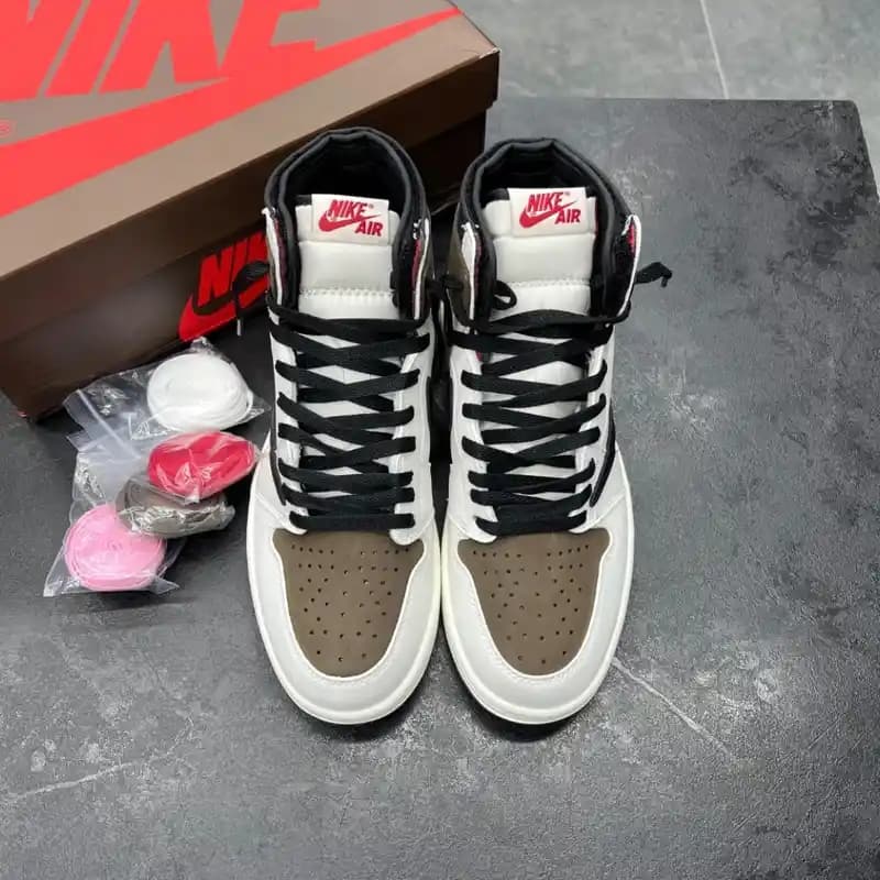 کفش کتونی نایک ایر جردن 1 تراویس اسکات ریورس موکا | Nike Air Jordan 1 — تصویر ۳