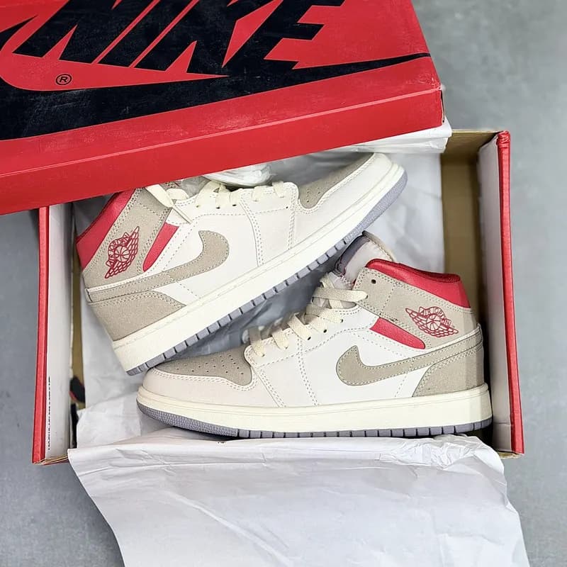 کفش کتونی زنانه نایک ایر جردن 1 مید | Nike Air Jordan 1 Mid — تصویر ۲