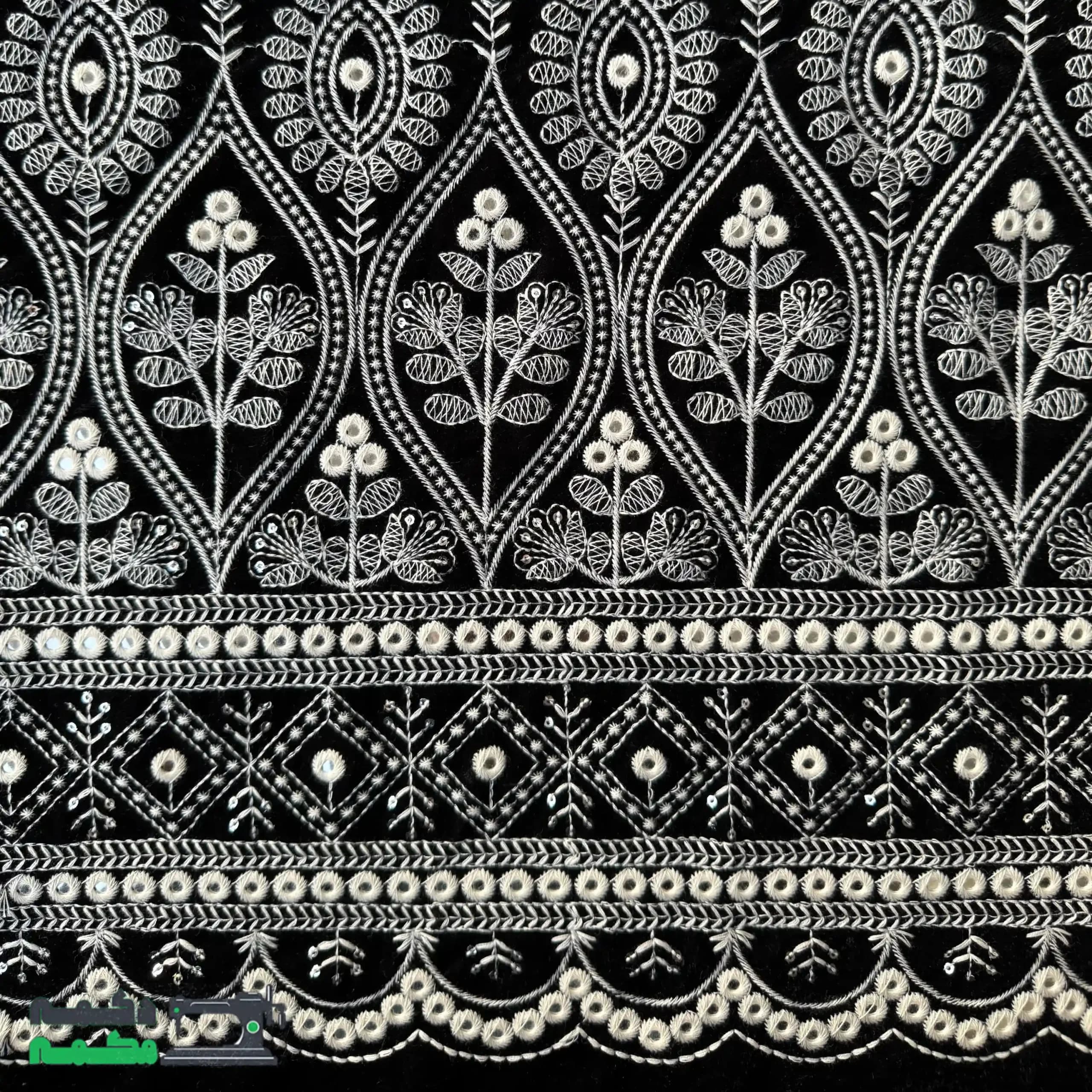 مخمل حاشیه دار مشکی - دکمه مُکمه — تصویر ۲