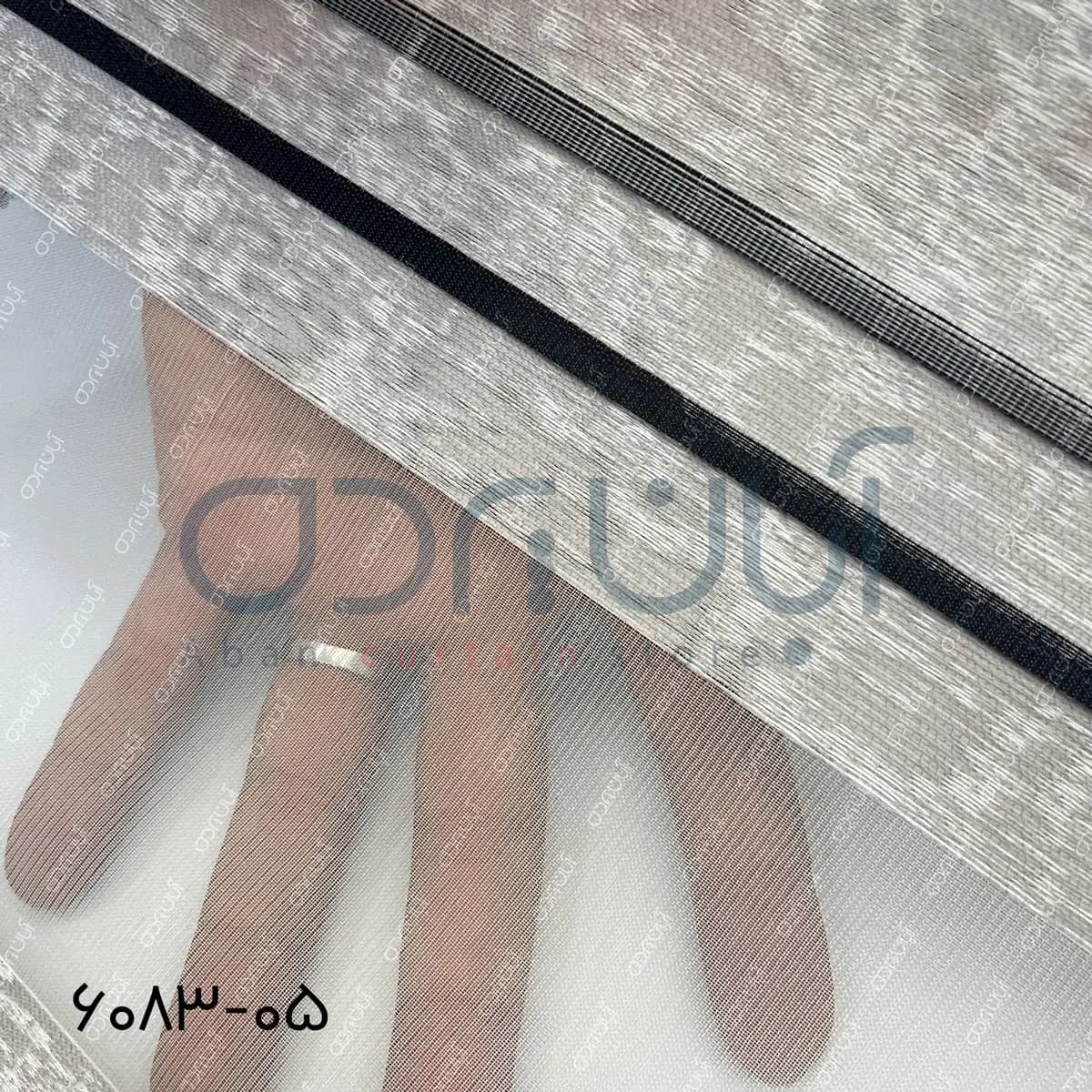 پرده زبرا پلیسه رنگ طوسی روشن و کرم روشن — تصویر ۴