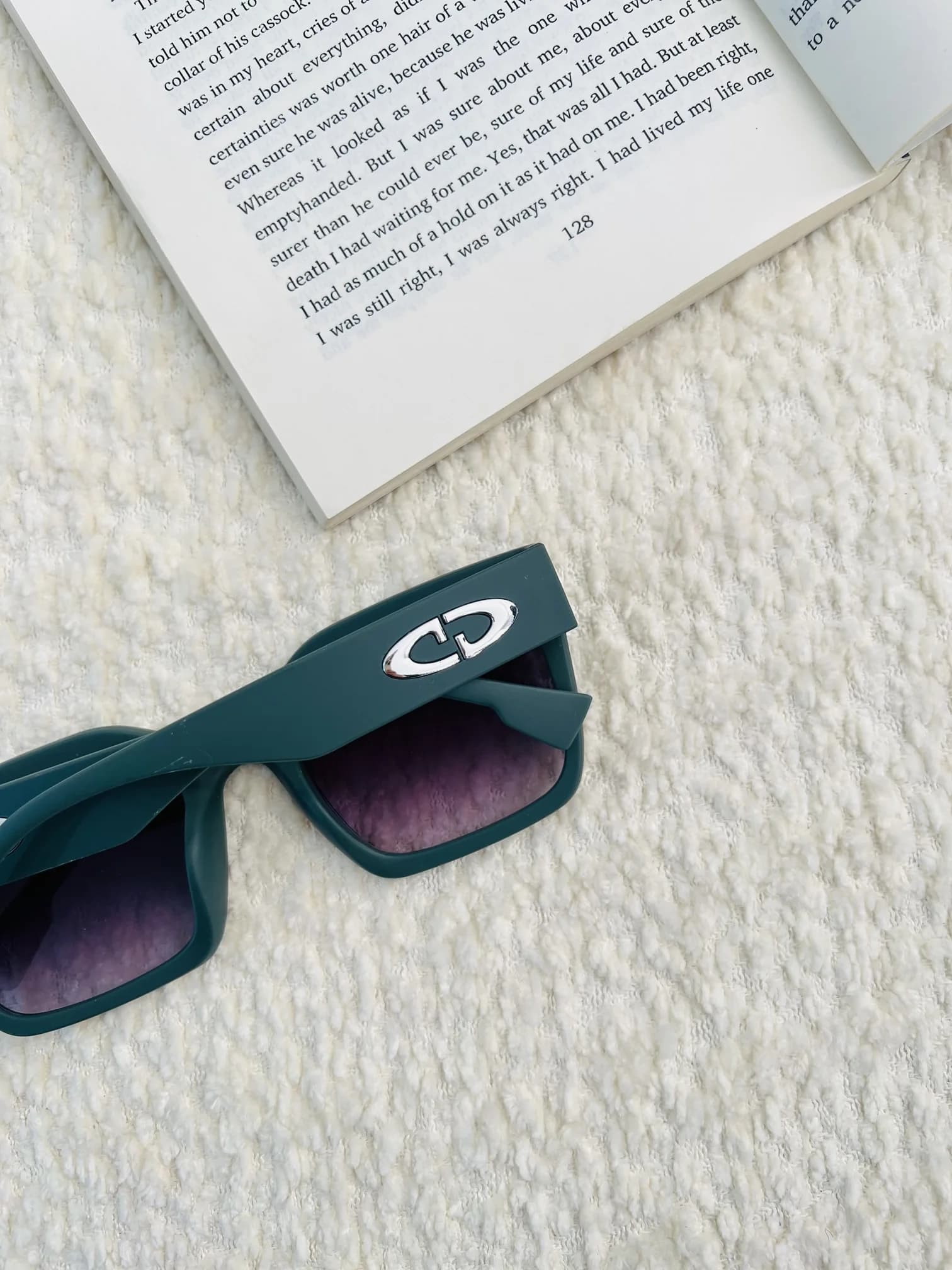 عینک آفتابی اسپرت برند Gucci فریم کائوچو سبز تیره یووی 400 — تصویر ۲