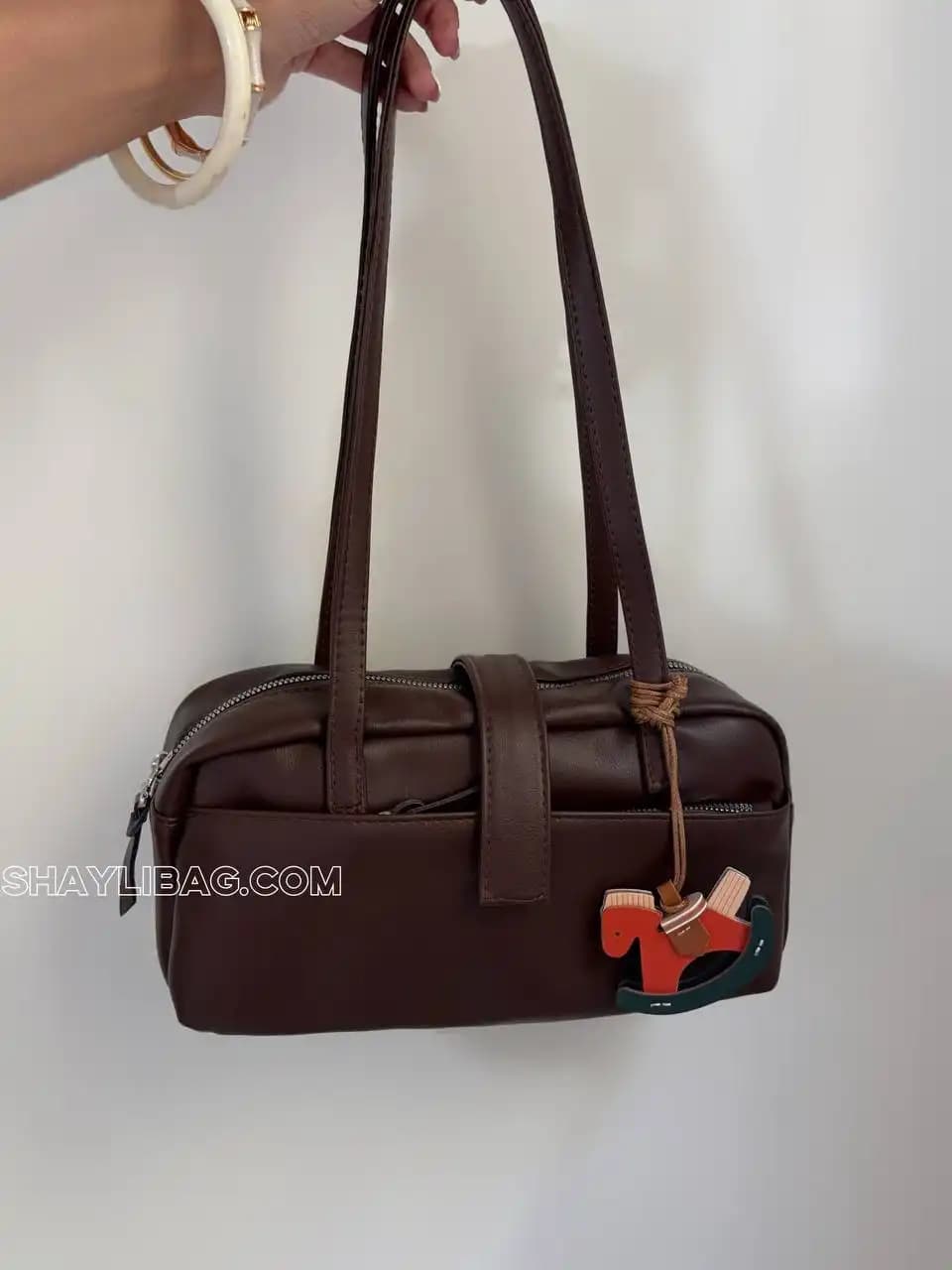 کیف دوشی زنانه مدل پونی — تصویر ۴