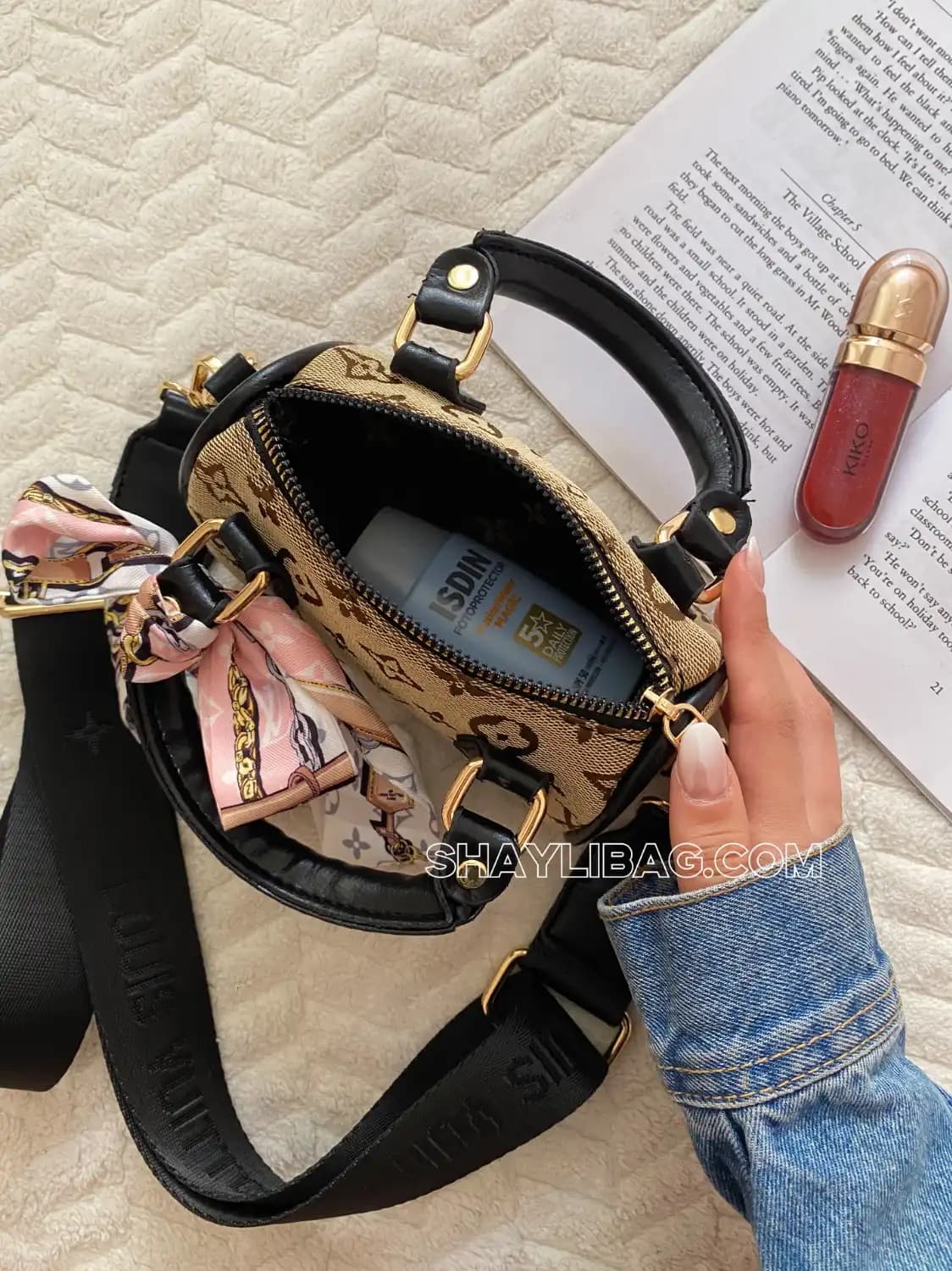 مینی بگ دستی و دوشی زنانه مدل لویی ویتون پارچه ای — تصویر ۳