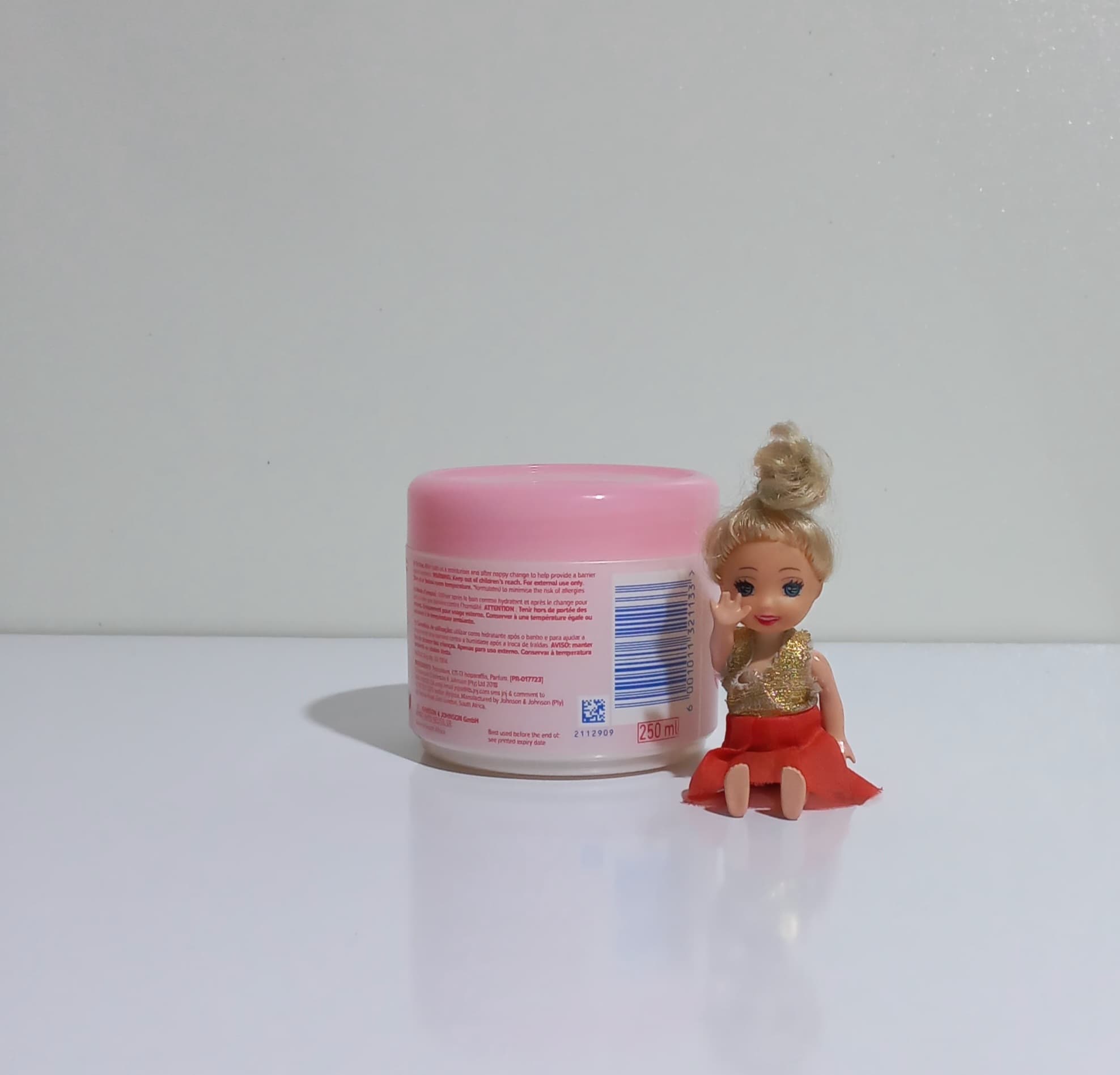 ژل وازلین کودک جانسون lightly fragrance حجم 250ml — تصویر ۲