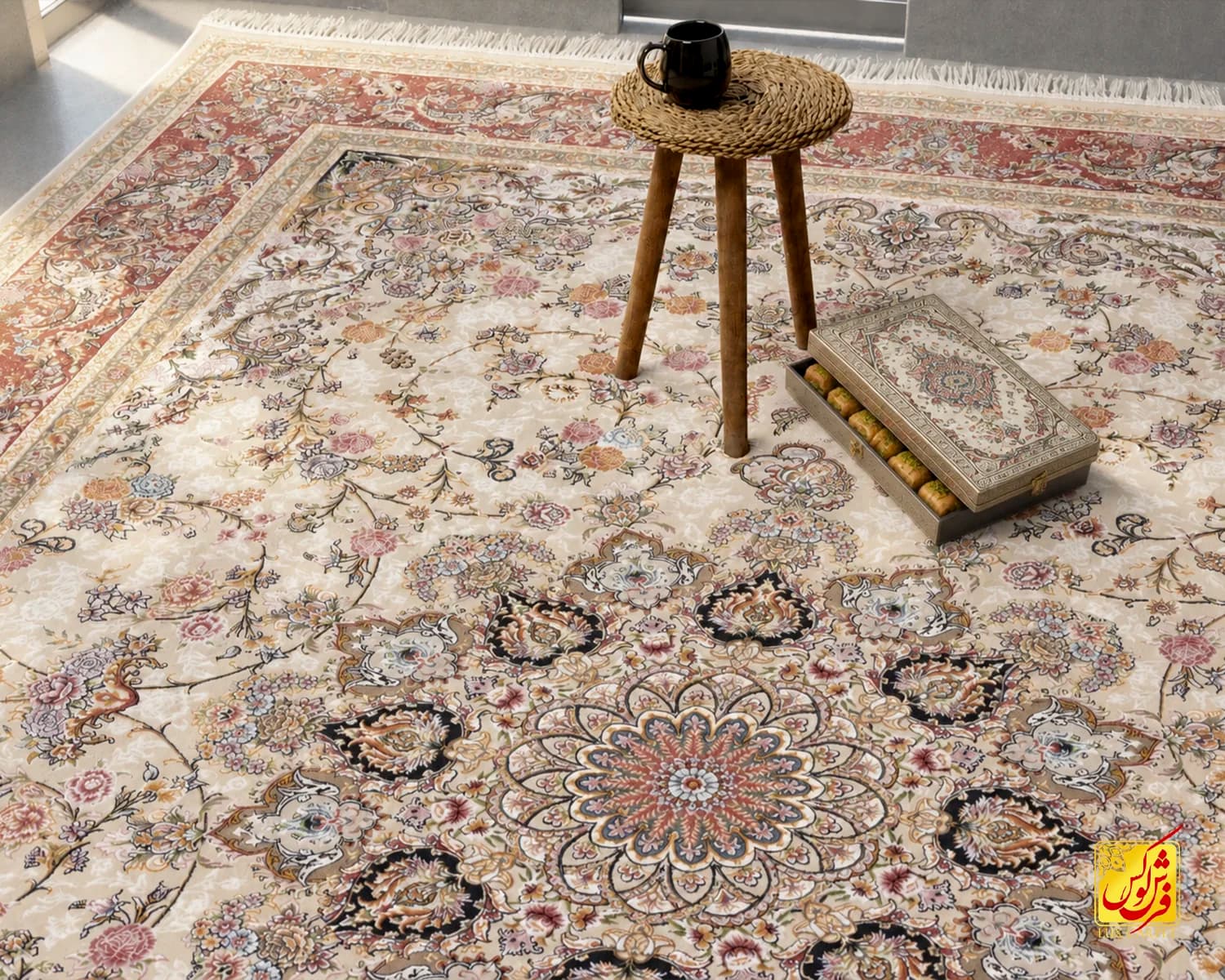 فرش کلاسیک سلطان کرم حاشیه گلبهی