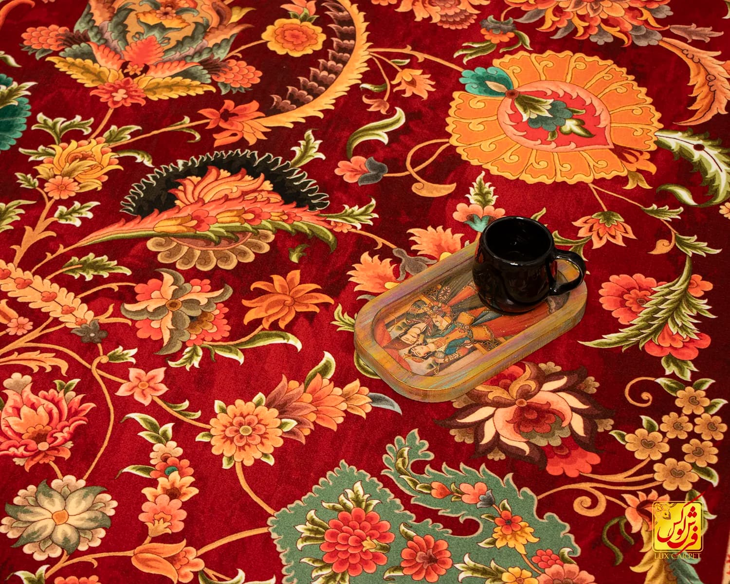 فرش ابریشم ماشینی باغ جاودان L1028 لاکی — تصویر ۴