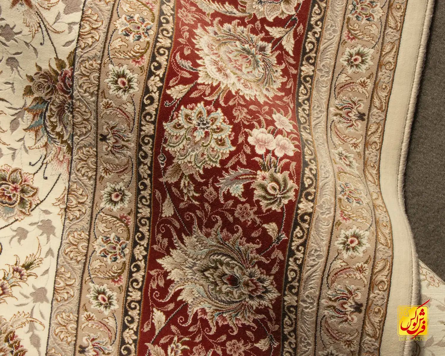 فرش کلاسیک سیران کرم حاشیه گلبهی — تصویر ۳