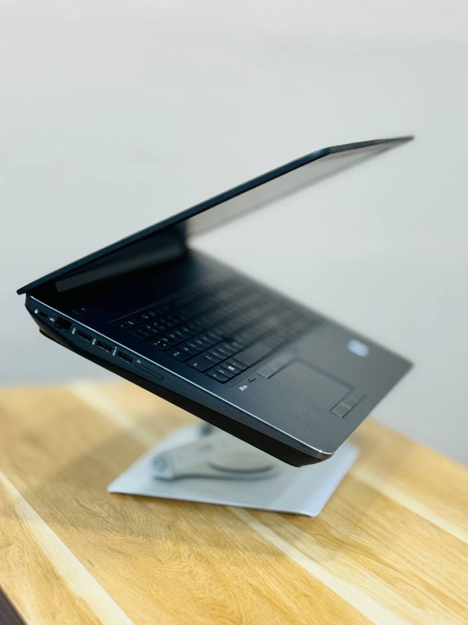 اچ پی زدبوک 17 جی 4 – HP ZBOOK 17 G4 i7-7820HQ 16GB 512GB 6GB P3000 — تصویر ۲