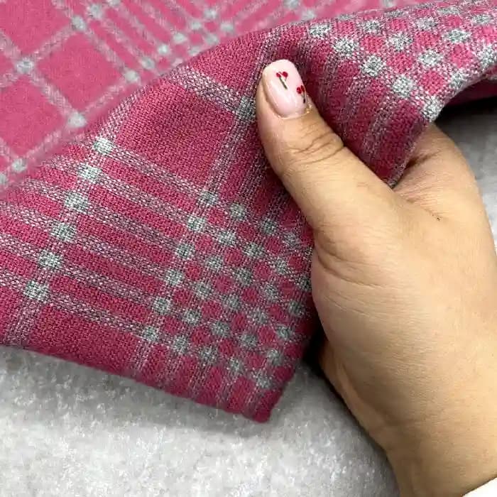 کشمیر چهارخونه چهار خونه رنگ صورتی و طوسی روشن — تصویر ۲