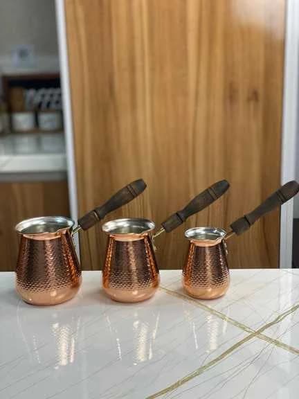 قهوه جوش مسی دسته چوبی سایز متوسط — تصویر ۲