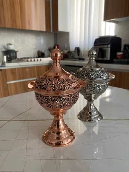 قندان مسی پایه دار شاه عباسی — تصویر ۲