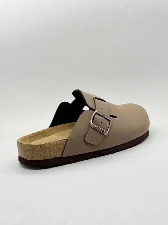 کلاگ چرمی قهوه ای زنانه Women’s brown leather clogs — تصویر ۳
