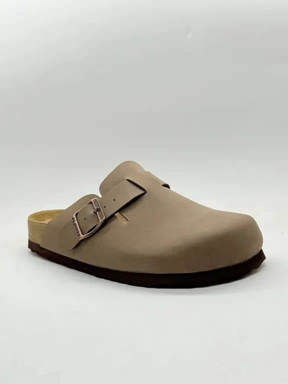 کلاگ چرمی قهوه ای زنانه Women’s brown leather clogs — تصویر ۲